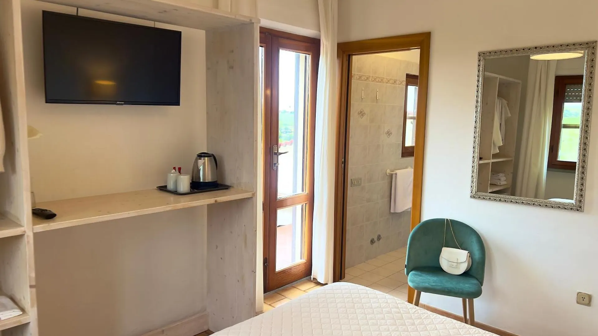 Villa Lavinia B&B Fiorino 3*, Montescudaio Italy